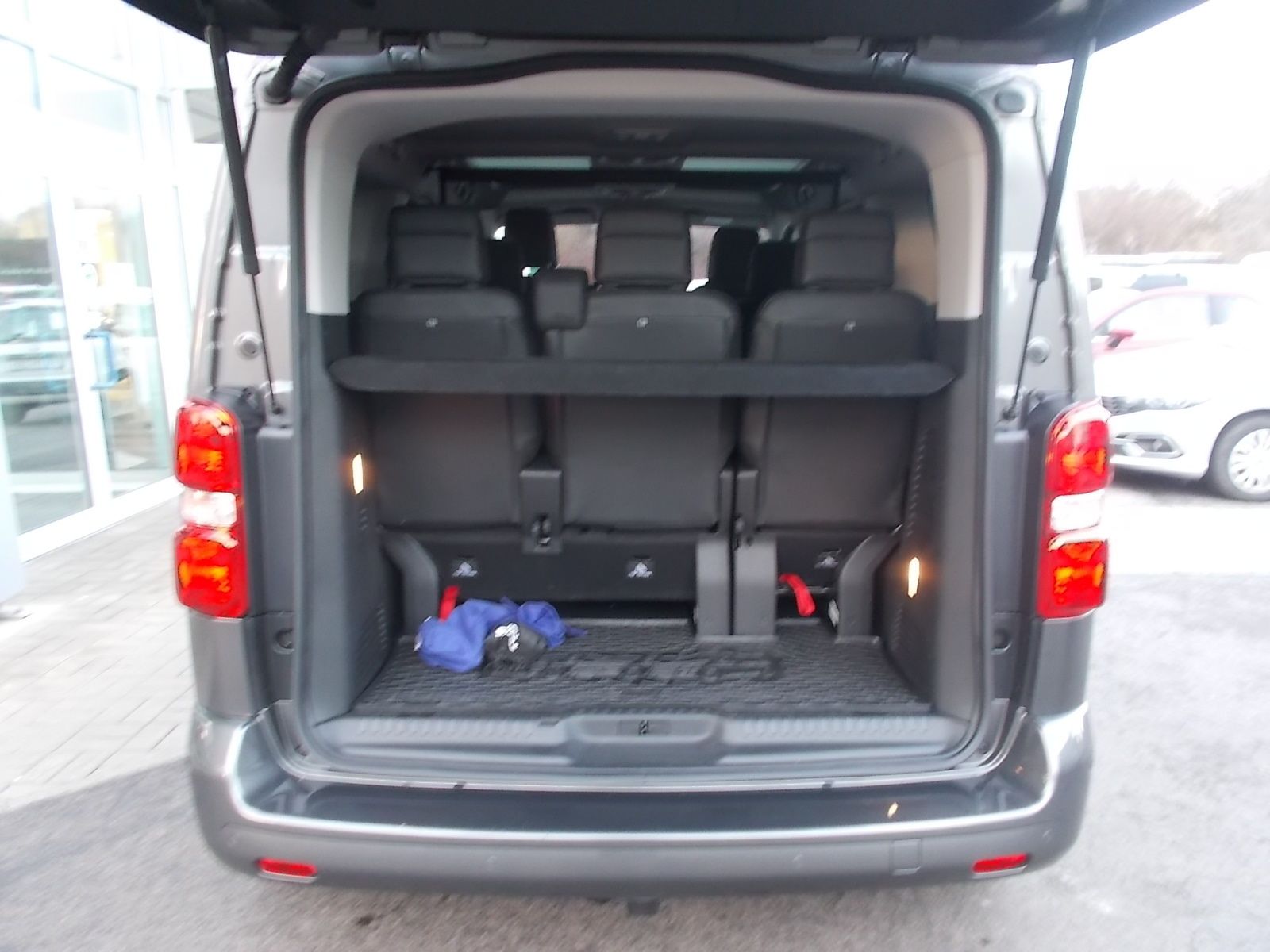 Fahrzeugabbildung Peugeot Traveller 2.0 BlueHDi 145 L2 Allure LEDER + PANO