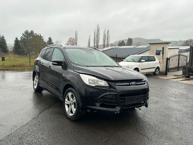 Ford Kuga Titanium mit  Unfall