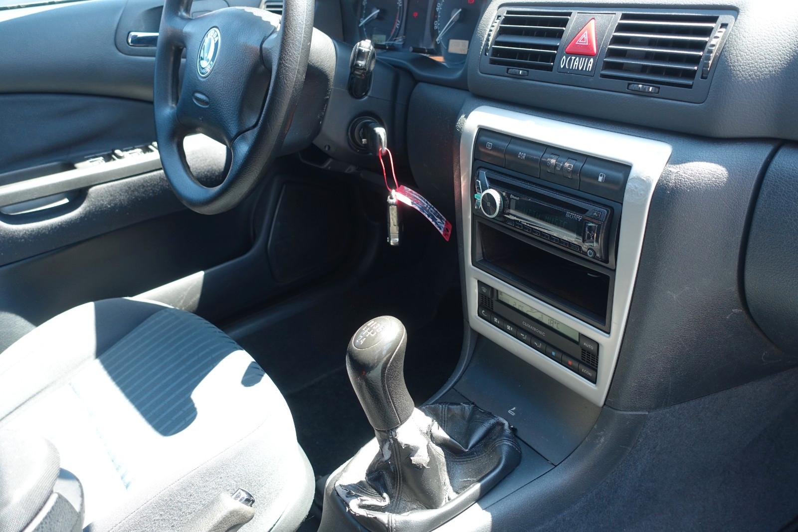 Skoda Octavia 2004 — photo 13