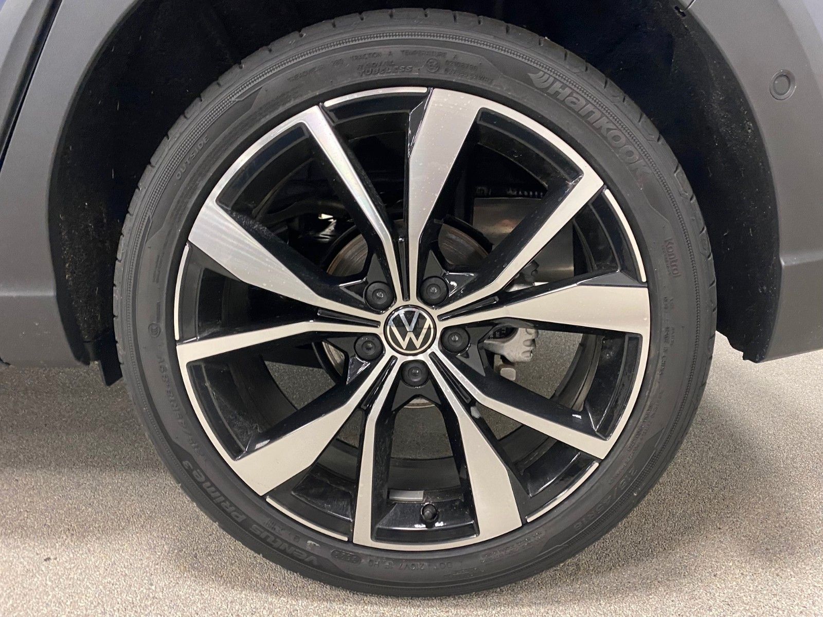 Fahrzeugabbildung Volkswagen Taigo 1.5 TSI DSG R-Line+MATRIX LED+18"ALU+KAMER