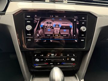 Volkswagen Passat BusinessR.Kamera1.HdCarPlaySHZ V+H
