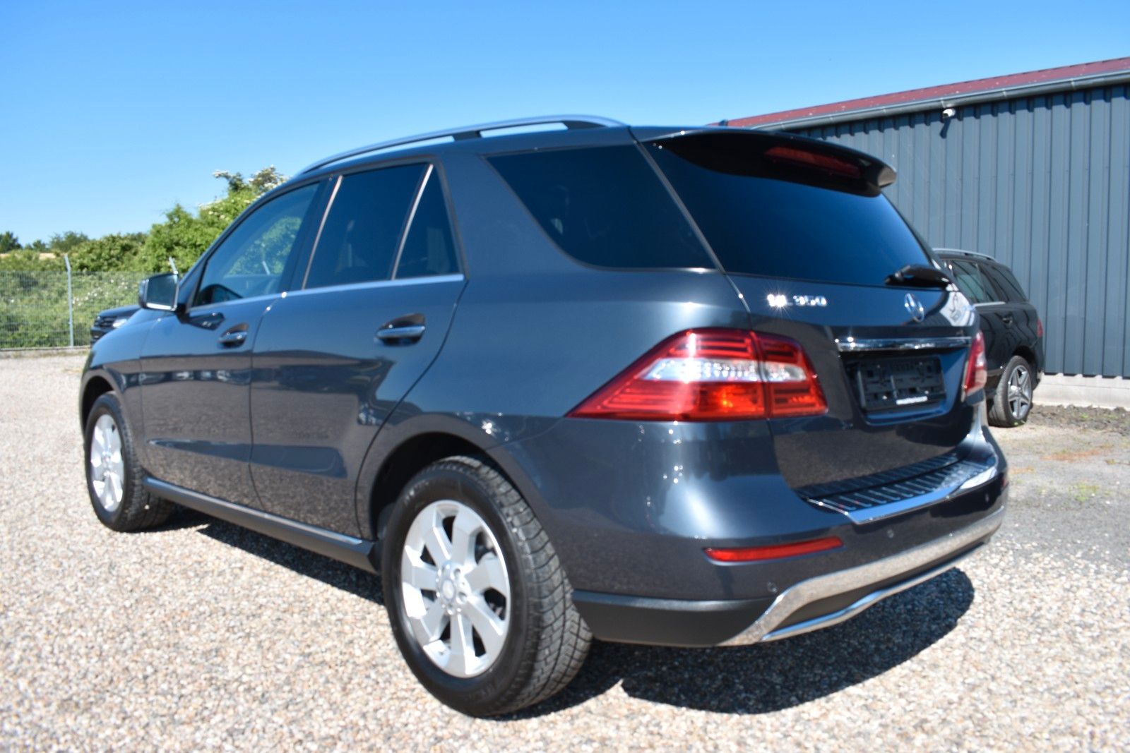 Fahrzeugabbildung Mercedes-Benz ML 350 CDI Display Fond H&K AHK Pano Softclose