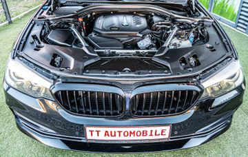 Fahrzeugabbildung BMW 520d Touring Sport Line HUD|LED|SHZ|NAVI|SPUR