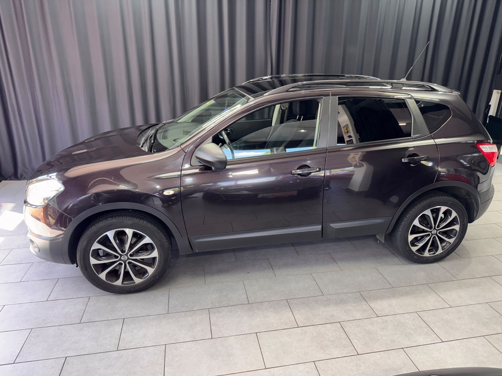 Fahrzeugabbildung Nissan Qashqai 360 4X4|AUTOMATIK|PANO|360KAMERA|NAVI|