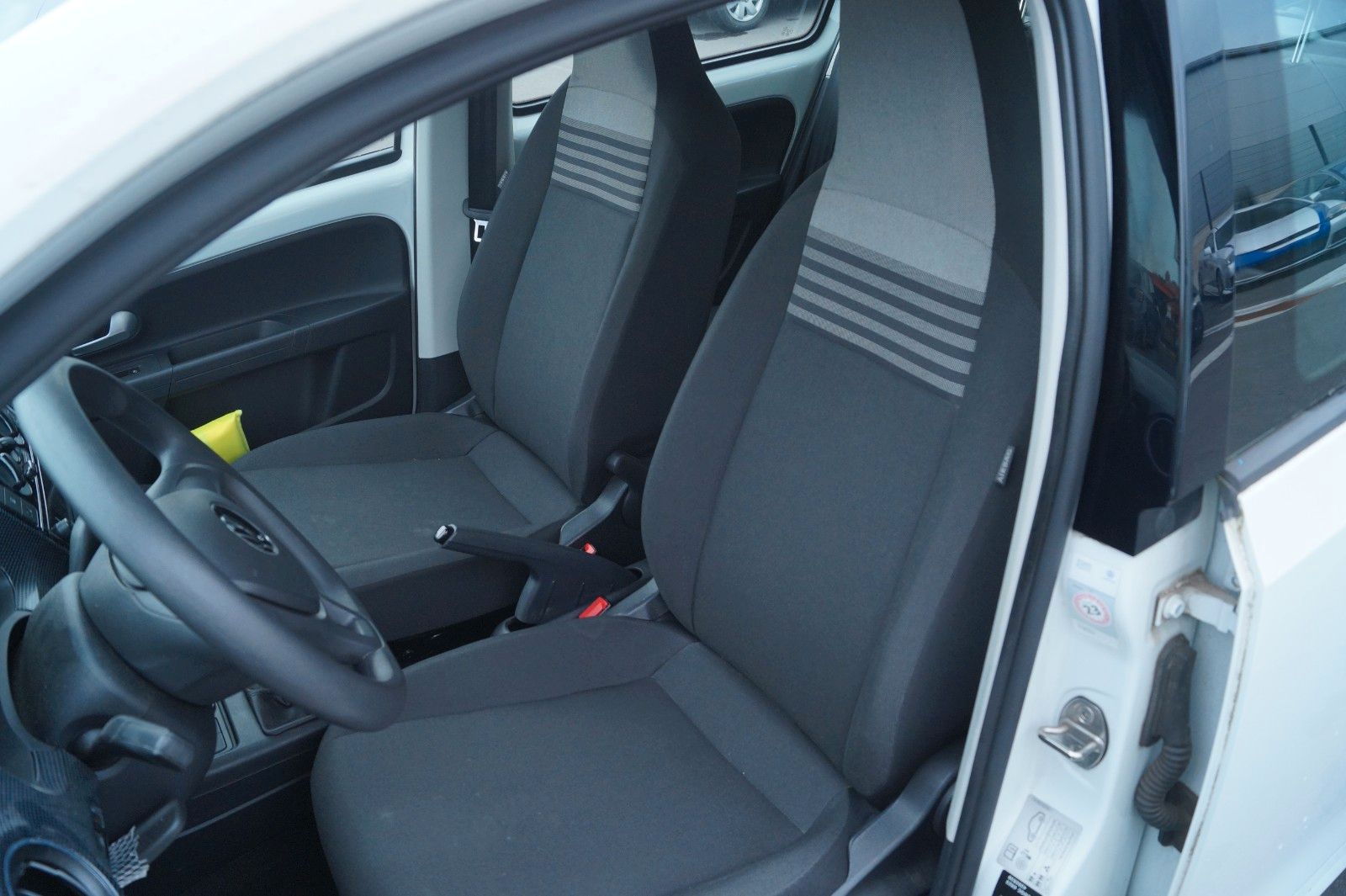 Fahrzeugabbildung Volkswagen up! 1.0 MPI 4-Türen