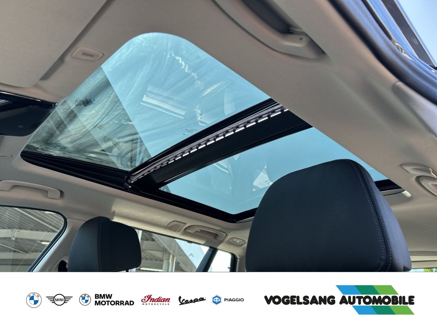 Fahrzeugabbildung BMW 530 e Touring Panorma Komfortsitze Head-Up WLAN