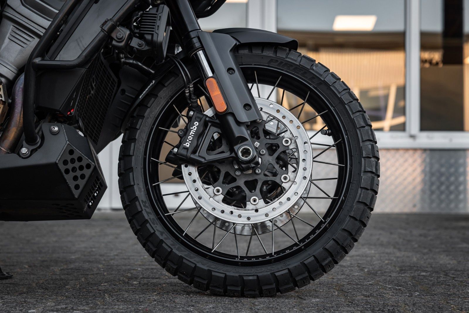 Fahrzeugabbildung Harley-Davidson RA1250S Pan America Special - JEKILL & HYDE -