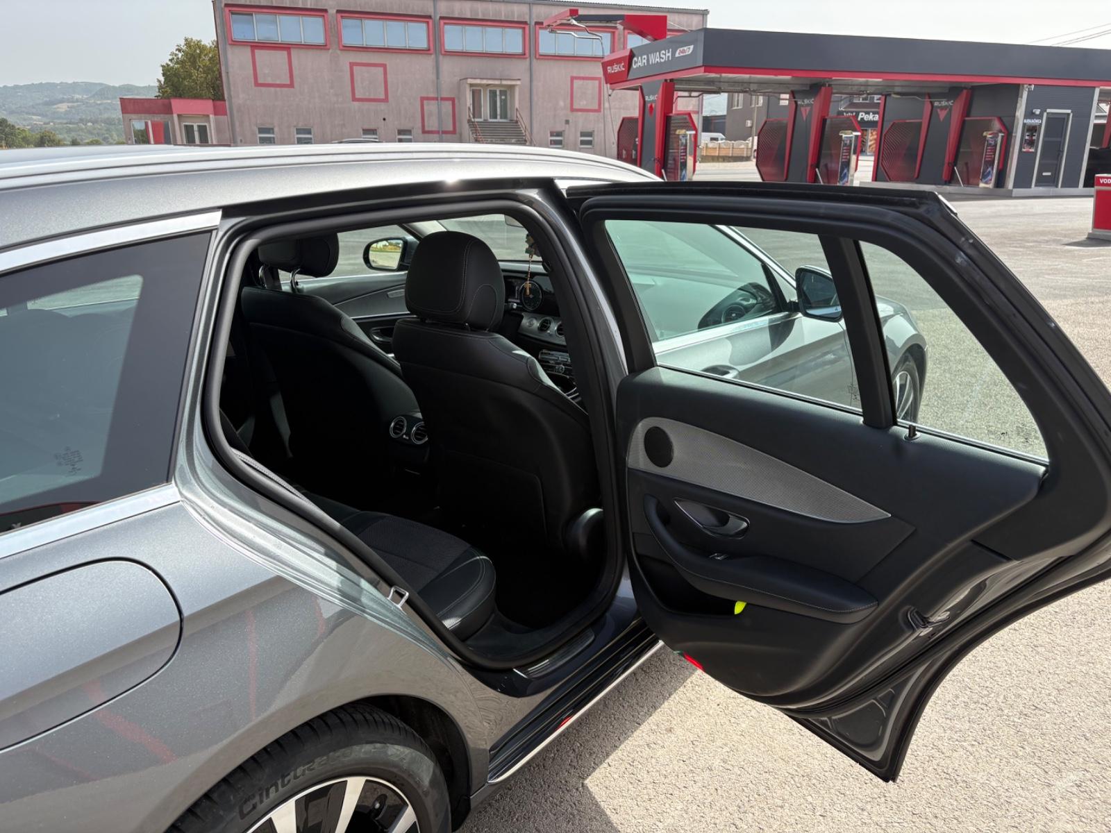 Mercedes-Benz E 220 d T Autom