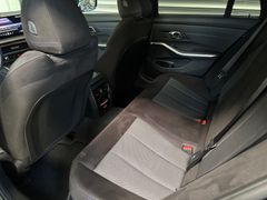 Fahrzeugabbildung BMW 320i Touring M Sport -AHK/Pano/HeadUp/Innovation