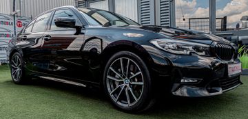 Fahrzeugabbildung BMW 330i Lim. Sport Line|KAMERA|AUTOMATIK|DISPLAYKEY
