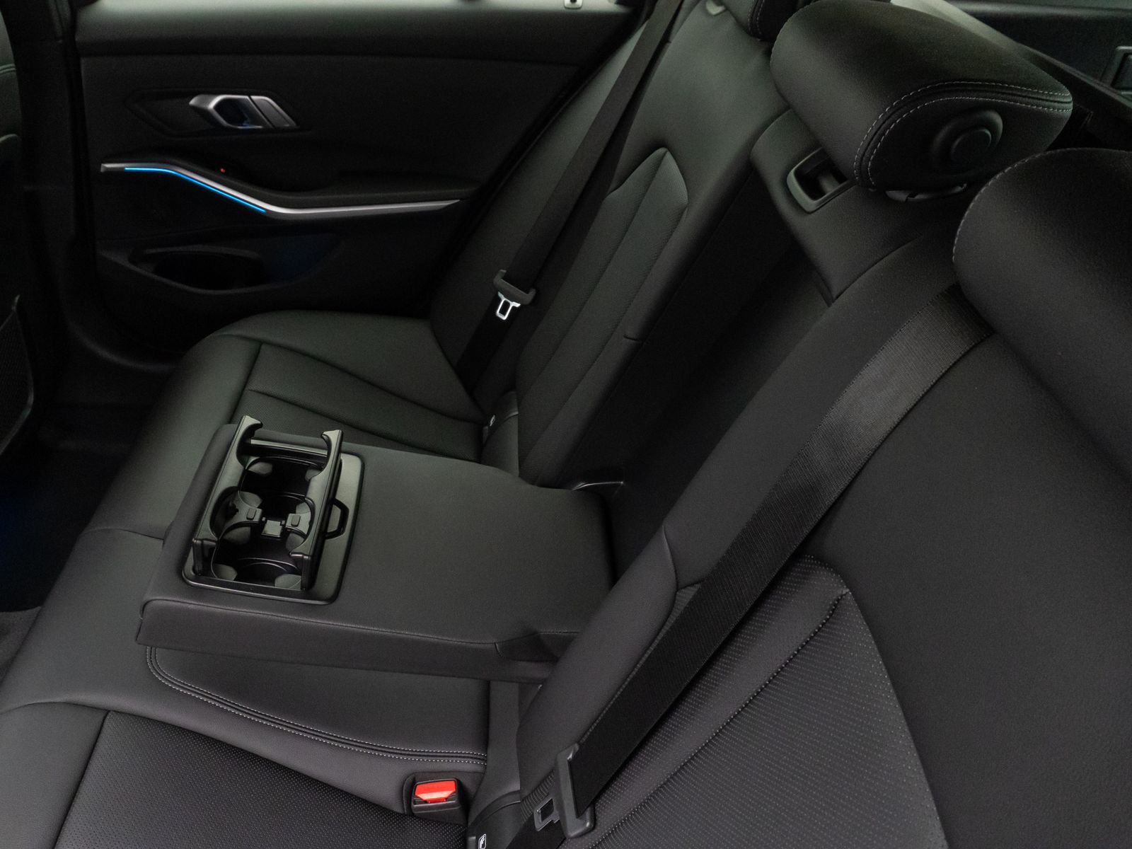 Fahrzeugabbildung BMW 320e M Sport HiFi DAB PDC Fernlichtassist 19Zoll