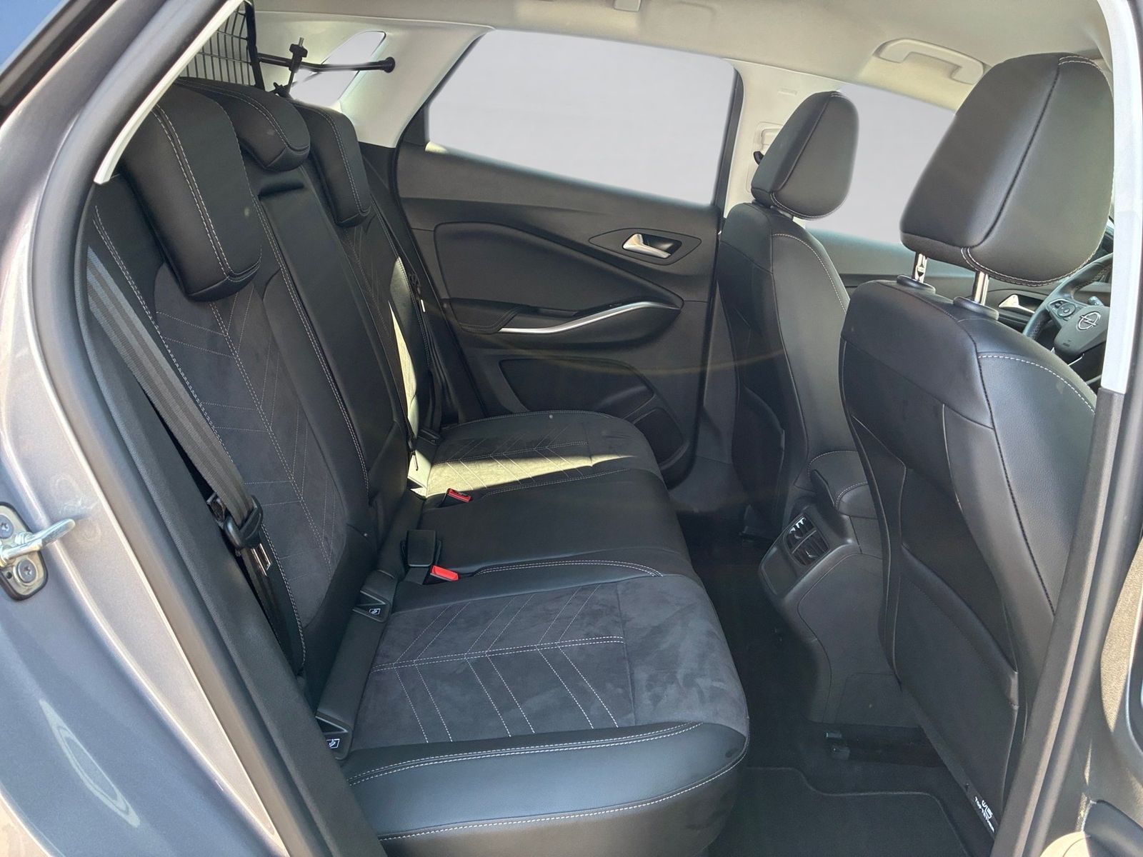Fahrzeugabbildung Opel Grandland 1.2 Turbo Elegance 360,KlimaA,LED,Navi