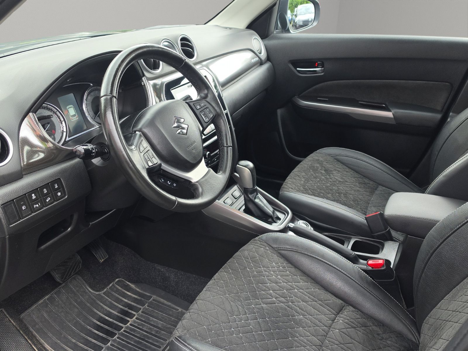 Fahrzeugabbildung Suzuki Vitara 1.4 Comfort+ 4x4 Automatik Panoramadach