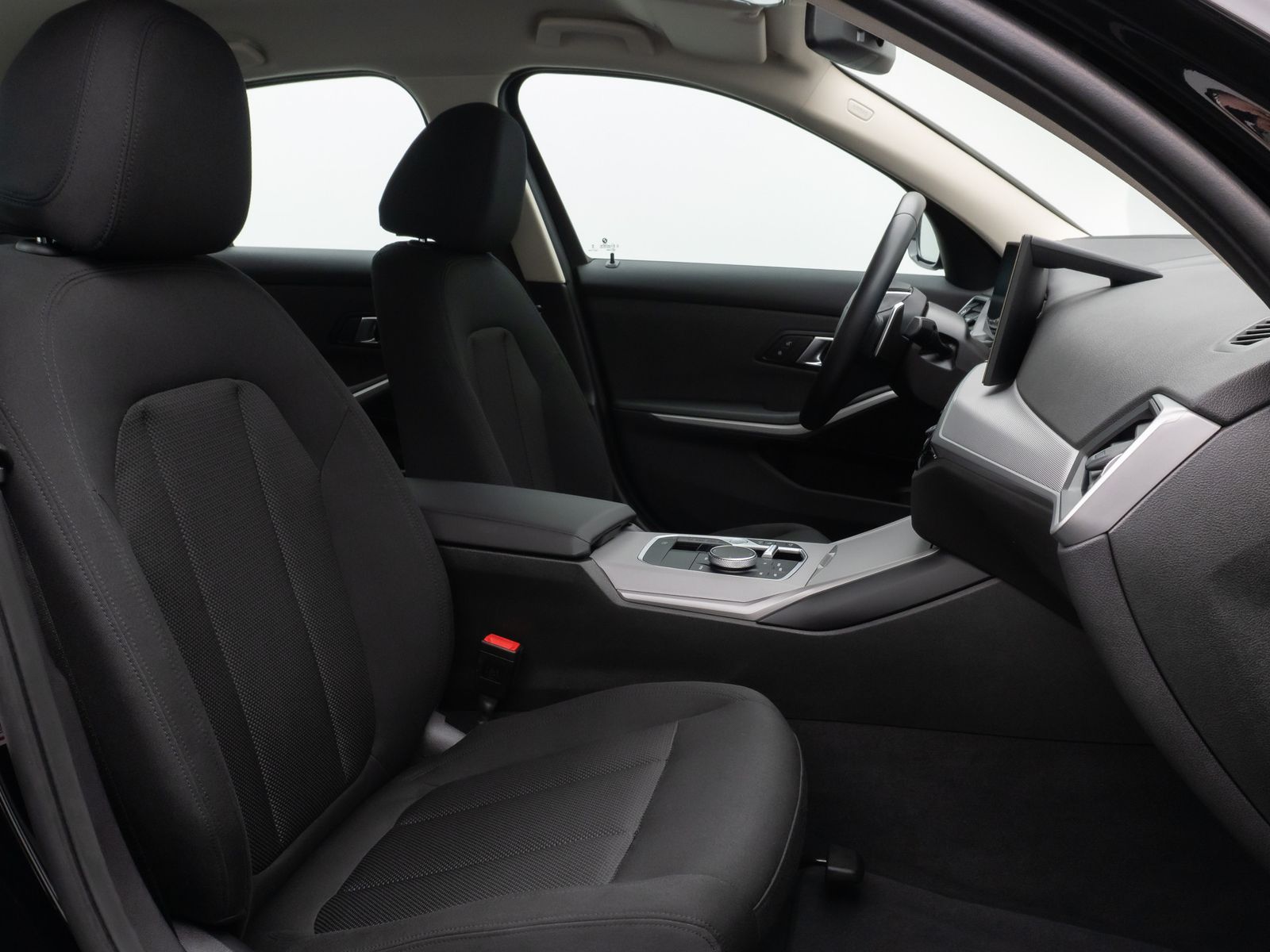 Fahrzeugabbildung BMW 318i HUD DAB CockPitPro PDC Geschwindigkeitsreg