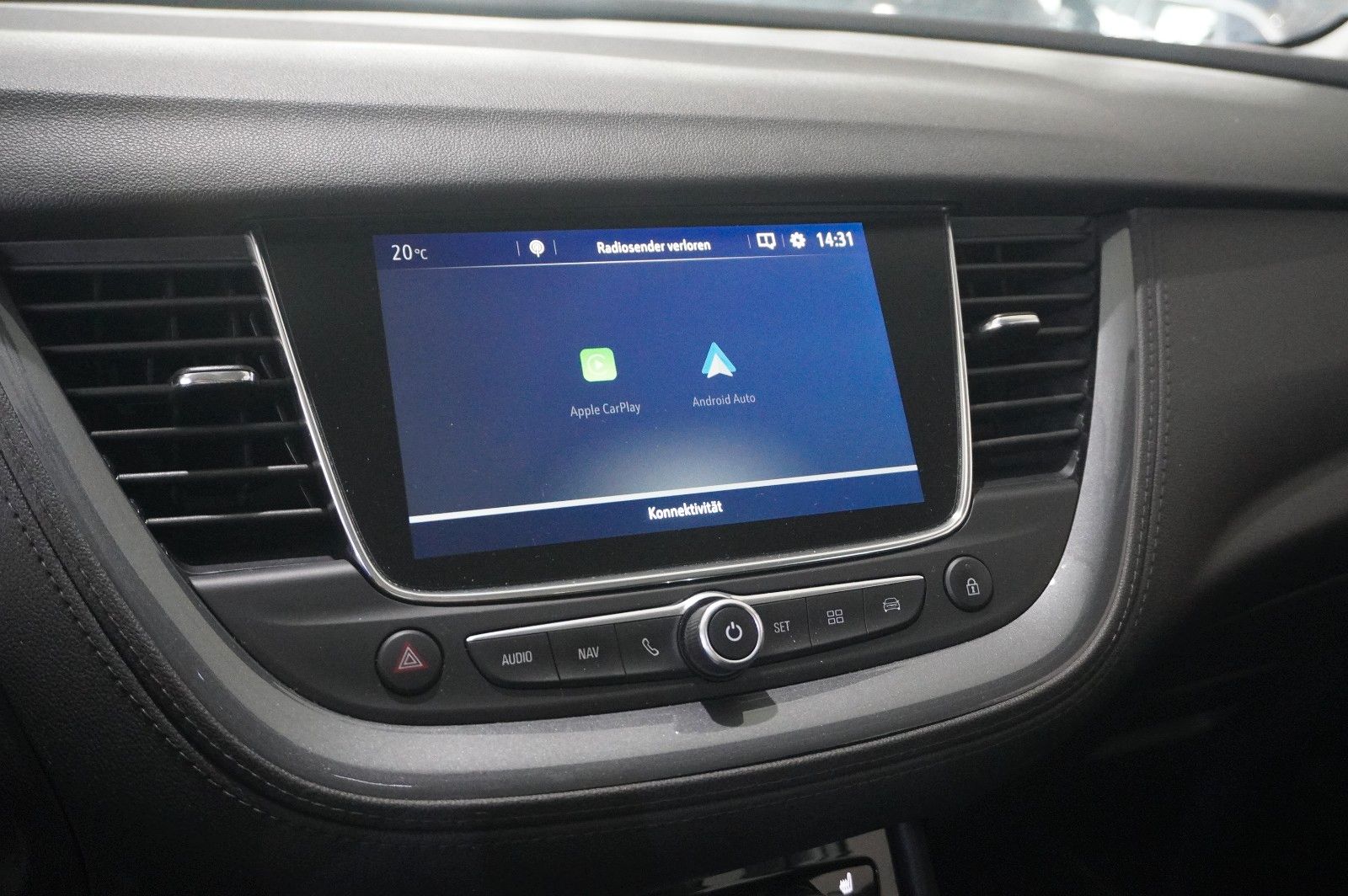 Fahrzeugabbildung Opel Grandland (X) 1.2T INNOV. NAVI/LED/KAMERA/PANO.