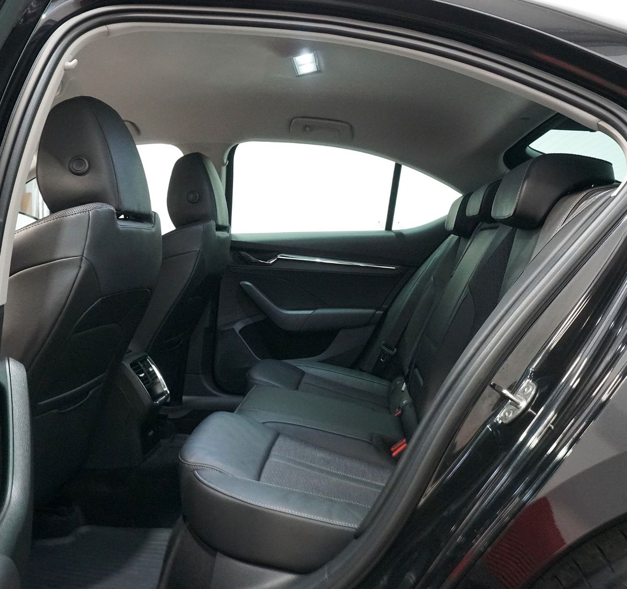 Skoda Octavia Lim. Style 2.0 TDI ACC HUD DAB LED LHZ foto 17