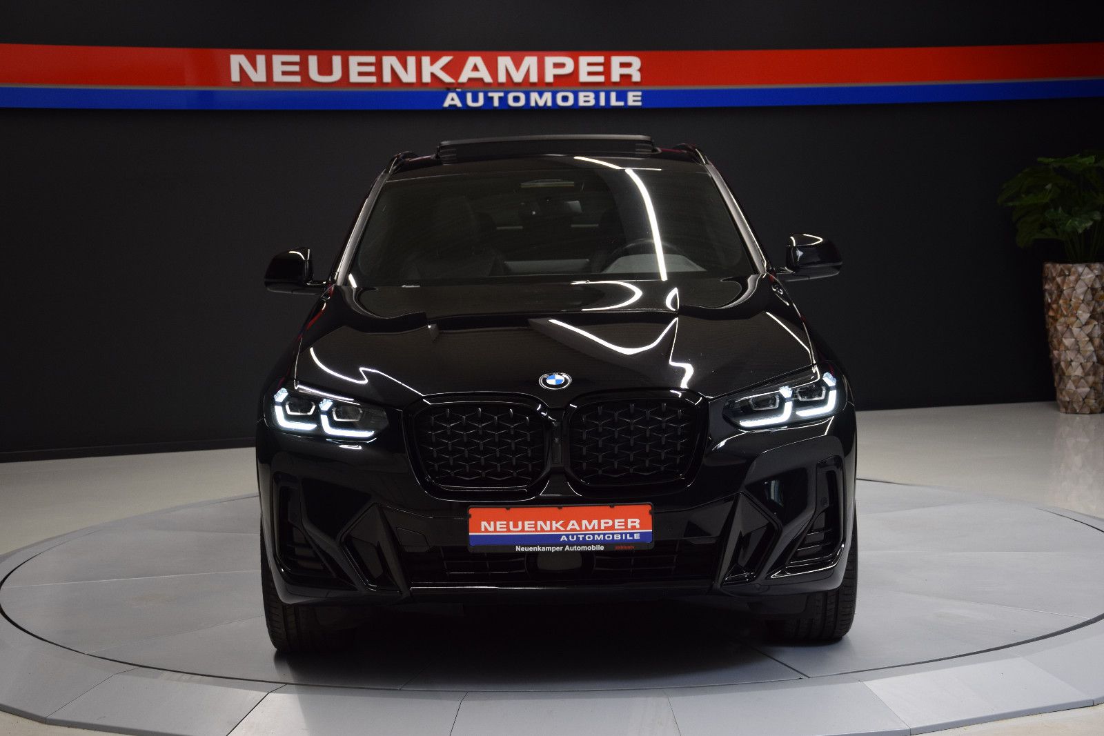 Fahrzeugabbildung BMW X4 xDrive 30 d M Sport ACC Pano Leder AHK STHZ