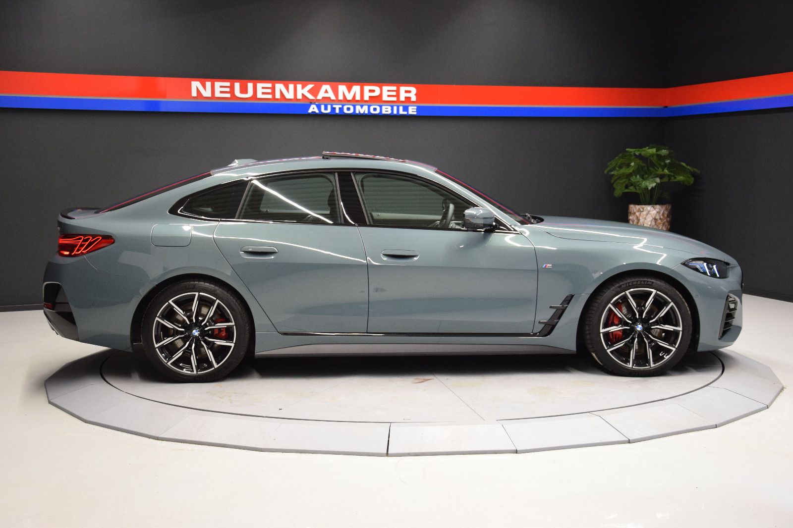 Fahrzeugabbildung BMW 420d xDrive MSport Pano HuD ACC Keyless 360° Amb