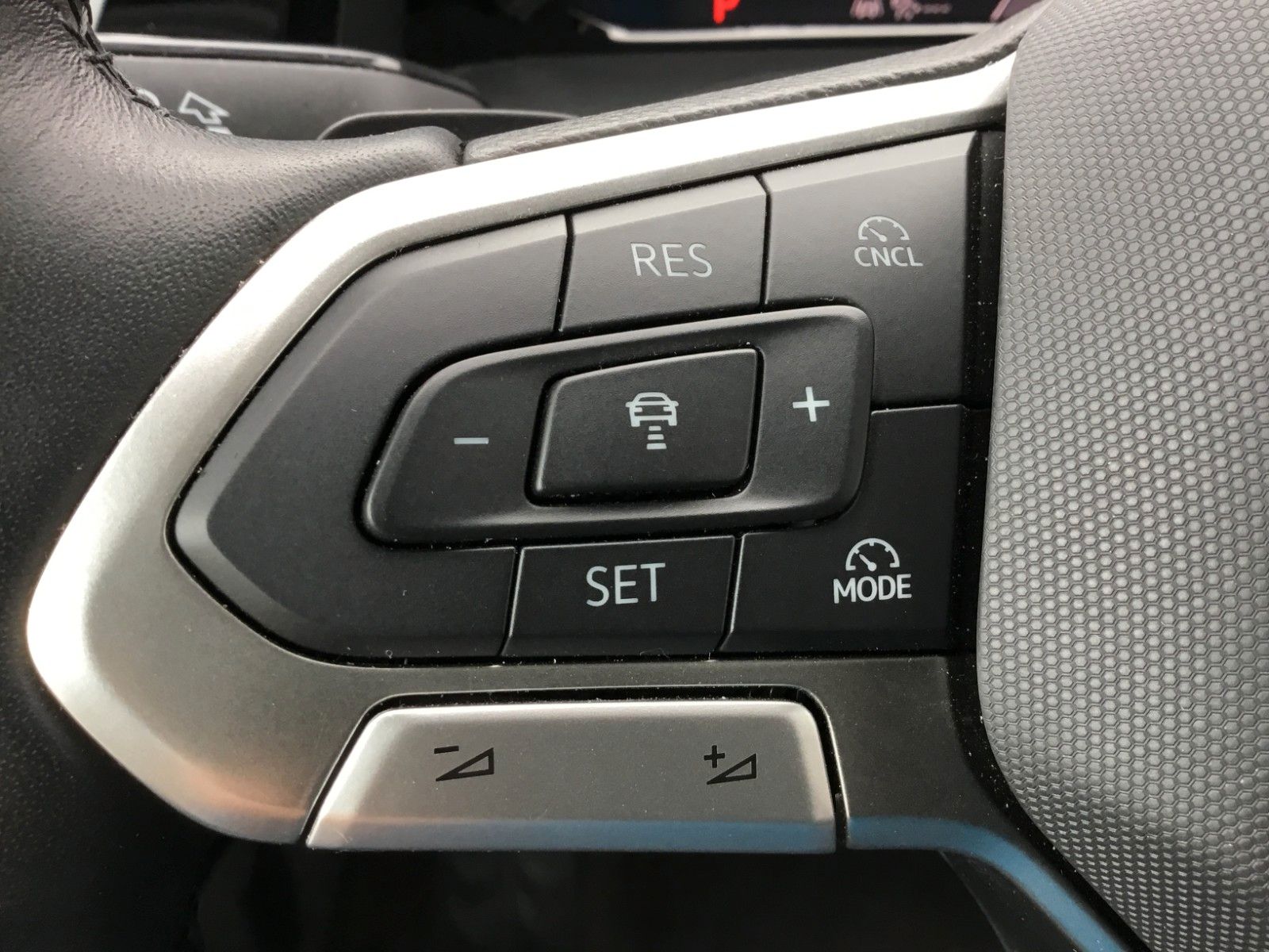 Fahrzeugabbildung Volkswagen T7 Multivan Life TDI DSG LÜ+AHK+ACC+LED+Leder