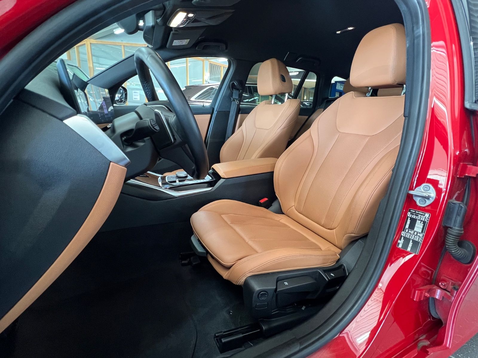 BMW 318 d Touring LED+Sensatec+Harman-Kardon+DA uvm. foto 21