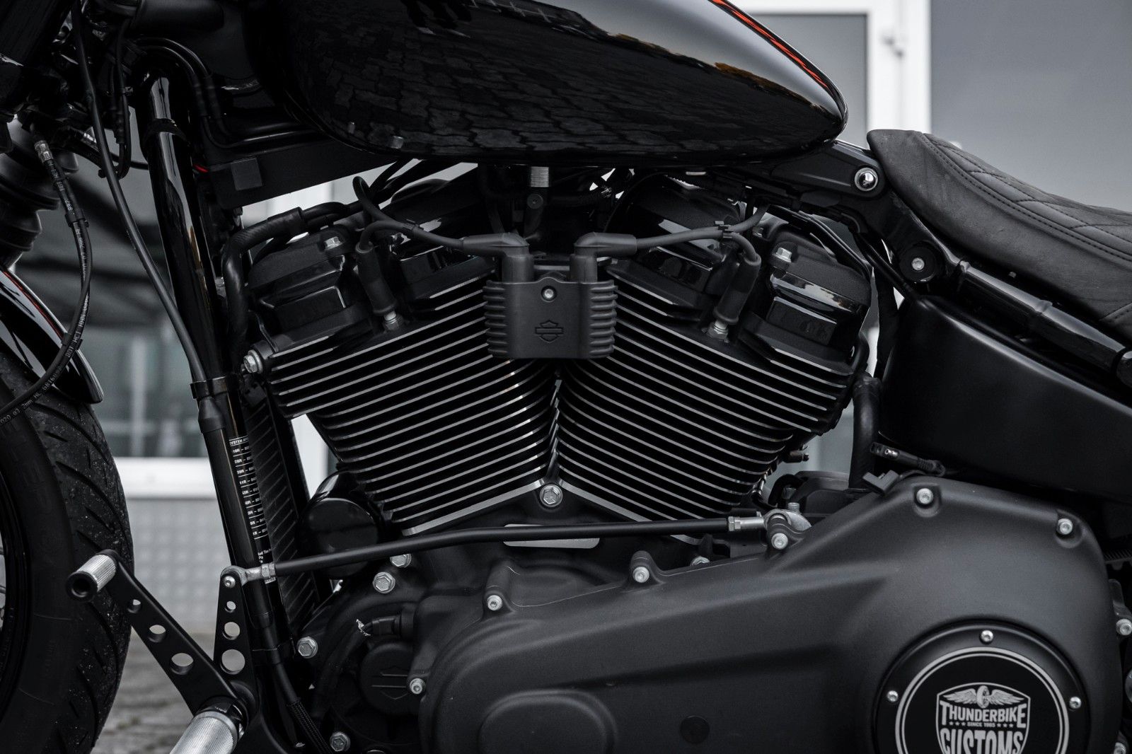 Fahrzeugabbildung Harley-Davidson FXBBS STREET BOB Softail 114 CUI - JEKILL&HYDE