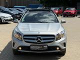 Mercedes-Benz GLA 220 CDI  / Automatik / Panorama - silberne Mercedes-Benz GLA 220