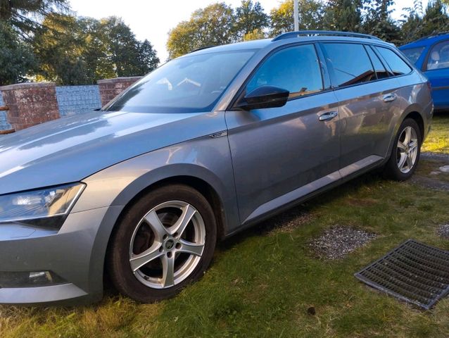 Skoda Superb 2.0 Sportline TDI DSG AHK Vol...