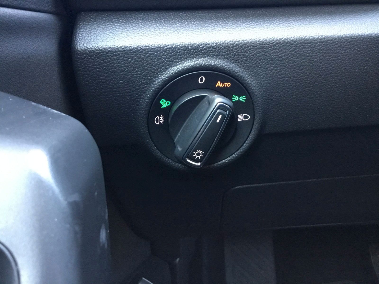 Fahrzeugabbildung Volkswagen T-Roc 1.5 TSI DSG Style+AHK+MatrixLED+ACC+Pano