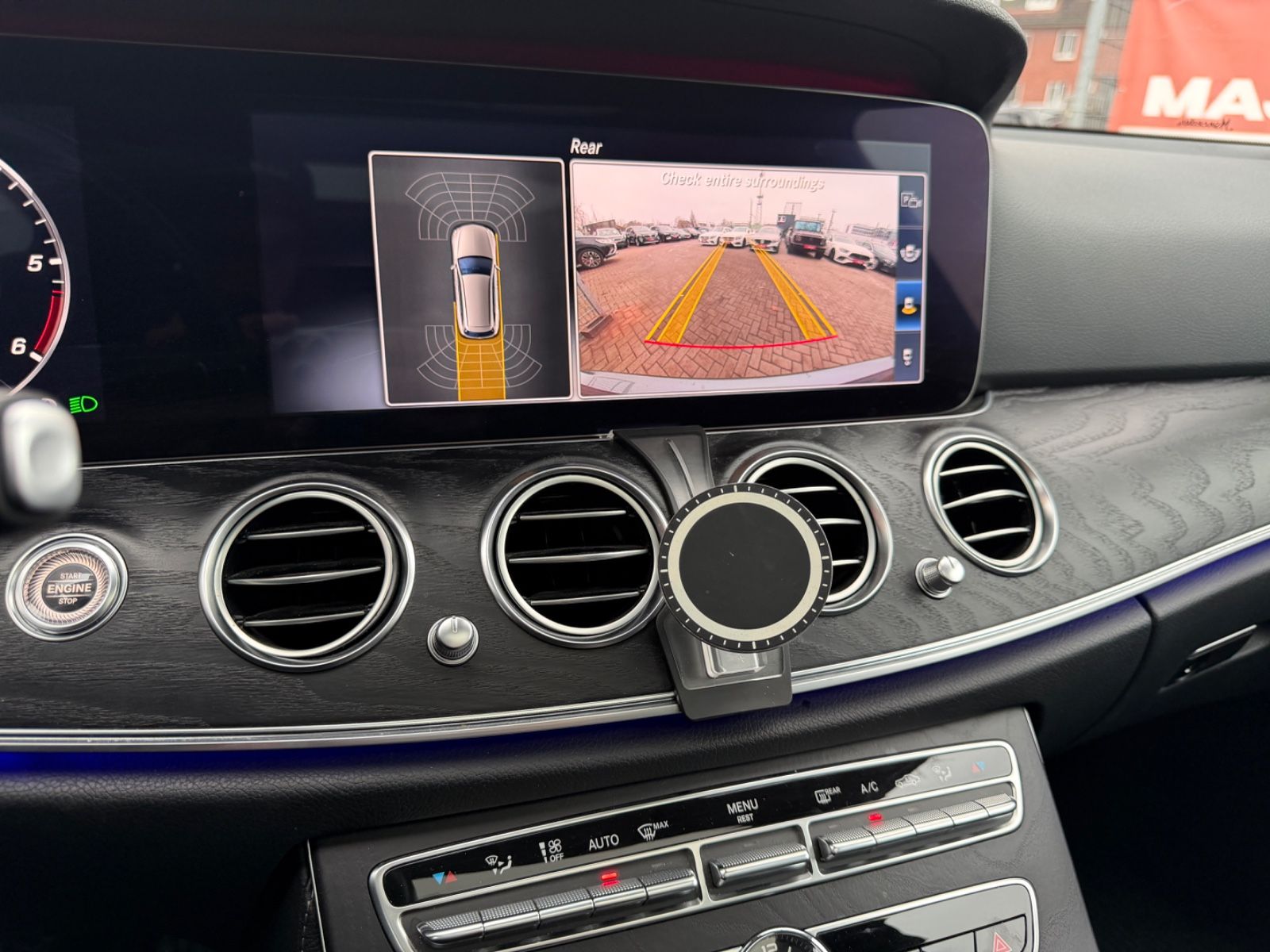 Fahrzeugabbildung Mercedes-Benz E 220d T BURMESTER*PANO*LEDER*ACC*MUTLIBEAM*LED