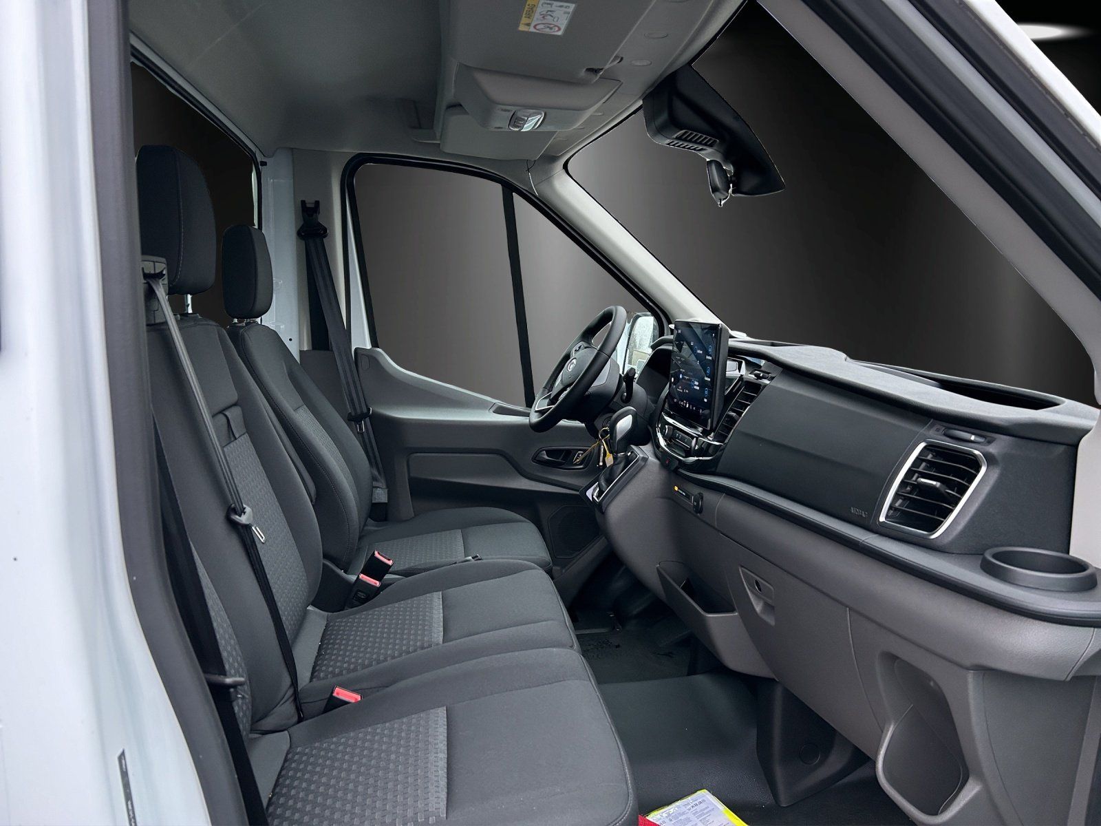 Fahrzeugabbildung Ford Transit L4 Einzelkabine Koffer GJR Ladebordwand
