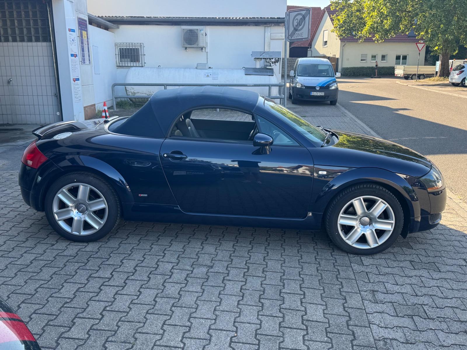 Audi TT Roadster 1.8T quattro 132 kW | S-line