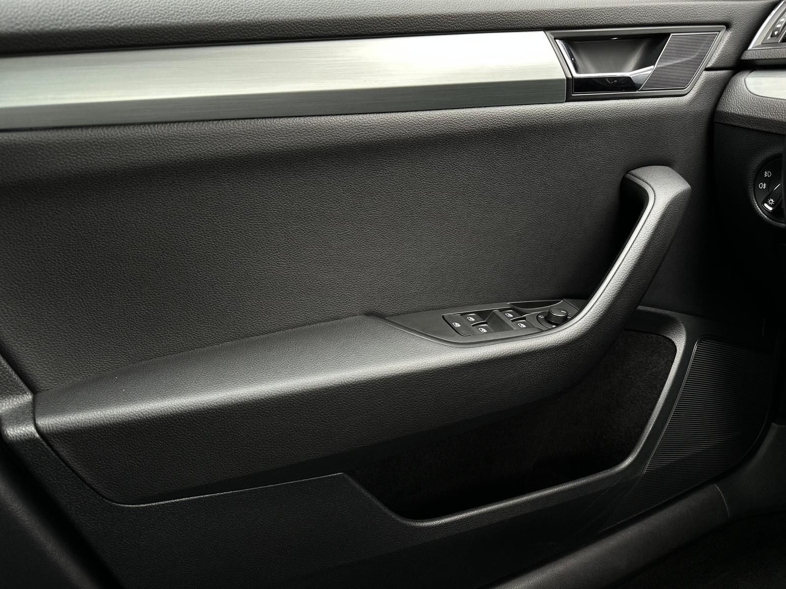 SKODA Superb 2.0TDI AMBITION COMBI 4x4* BIXEN#ACC#AHK - Image 17