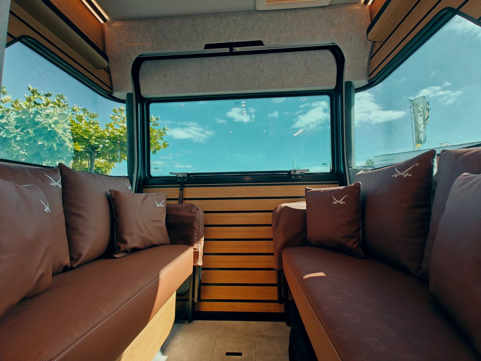 Fahrzeugabbildung HYMER / ERIBA / HYMERCAR VENTURE S 4x4 SANSIBAR® LTD. 1 OF 7 by palmo