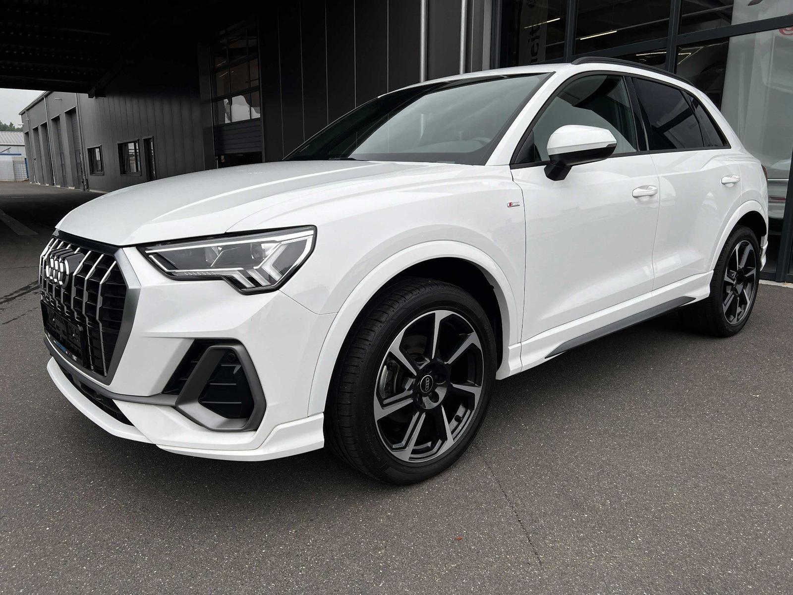 Audi Q3 S line 35 TFSI+Keyless+AHK+LED+Navi+Sitzheizu