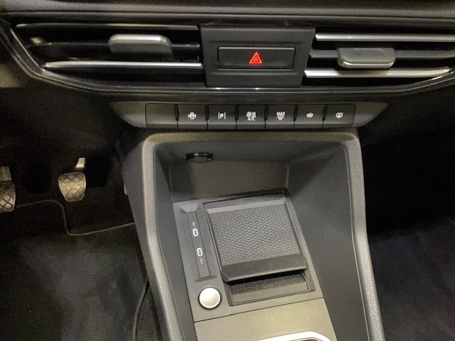 Fahrzeugabbildung Ford Tourneo Connect Active PANO Winterpaket AHK