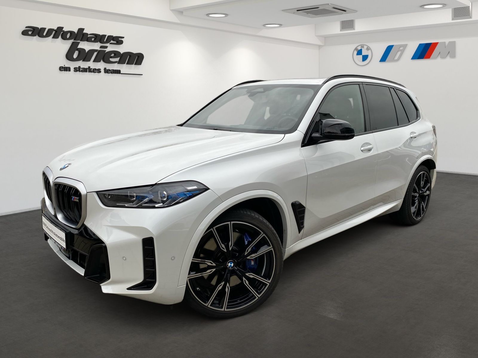 BMW X5 M60 2024, 4.4 benzīns, Automāts, SUV/Apvidus, Balts — Latvijā