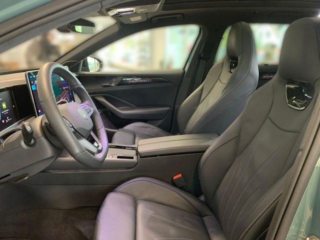 Passat Variant 1.5 eTSI DSG R-LINE IQ.LIGHT+AHK+