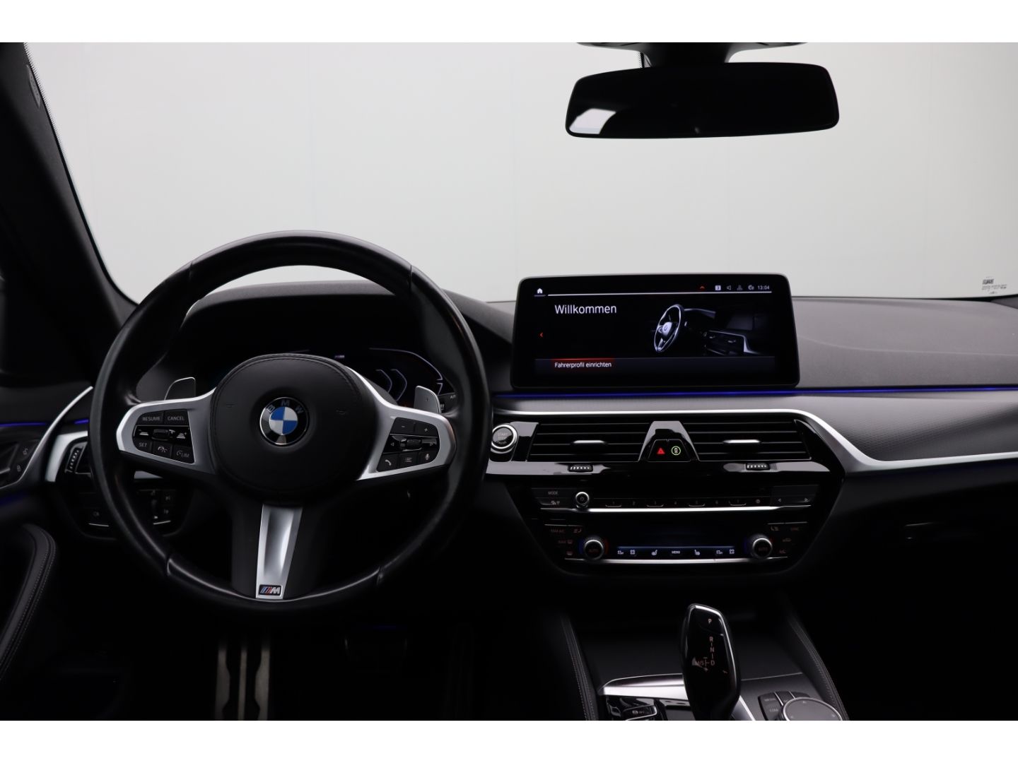 Fahrzeugabbildung BMW 540 d xDrive M Sport Touring Park-Assistent AHK