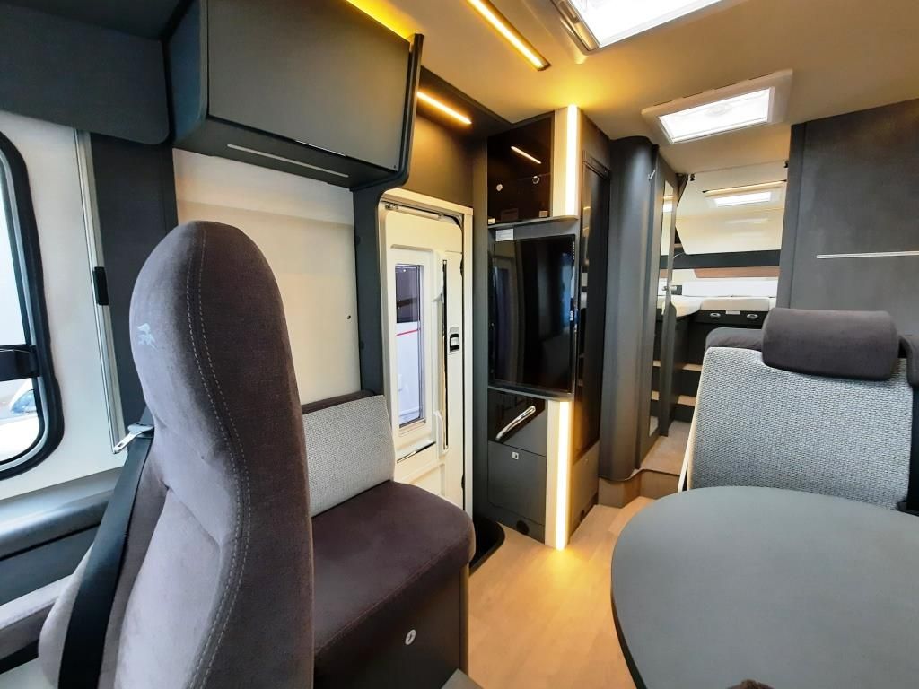 Fahrzeugabbildung Laika Kosmo H 1409 Verfüg./Sparen Sie 27.650,- €