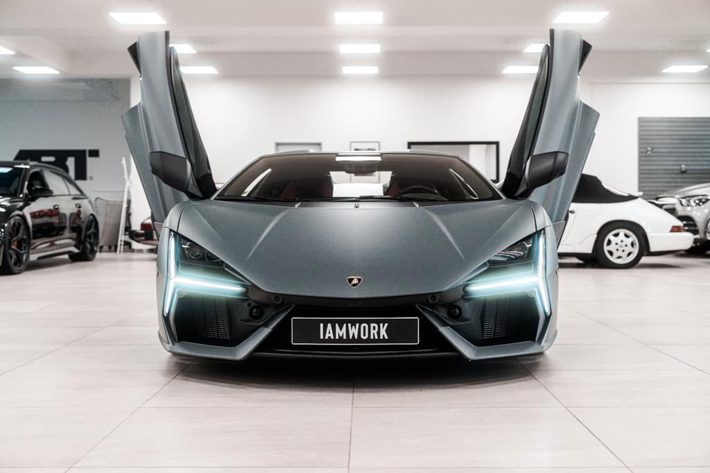 Lamborghini Revuelto