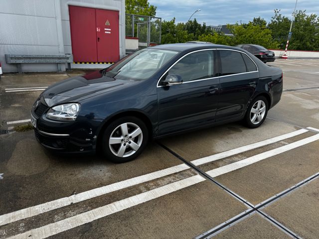 Volkswagen Jetta 2.0 FSI Sportline 