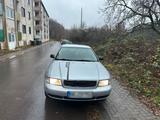 Audi A4 1.6 - Audi A4 aus 1995 mit Benzin-Antrieb: Limousine