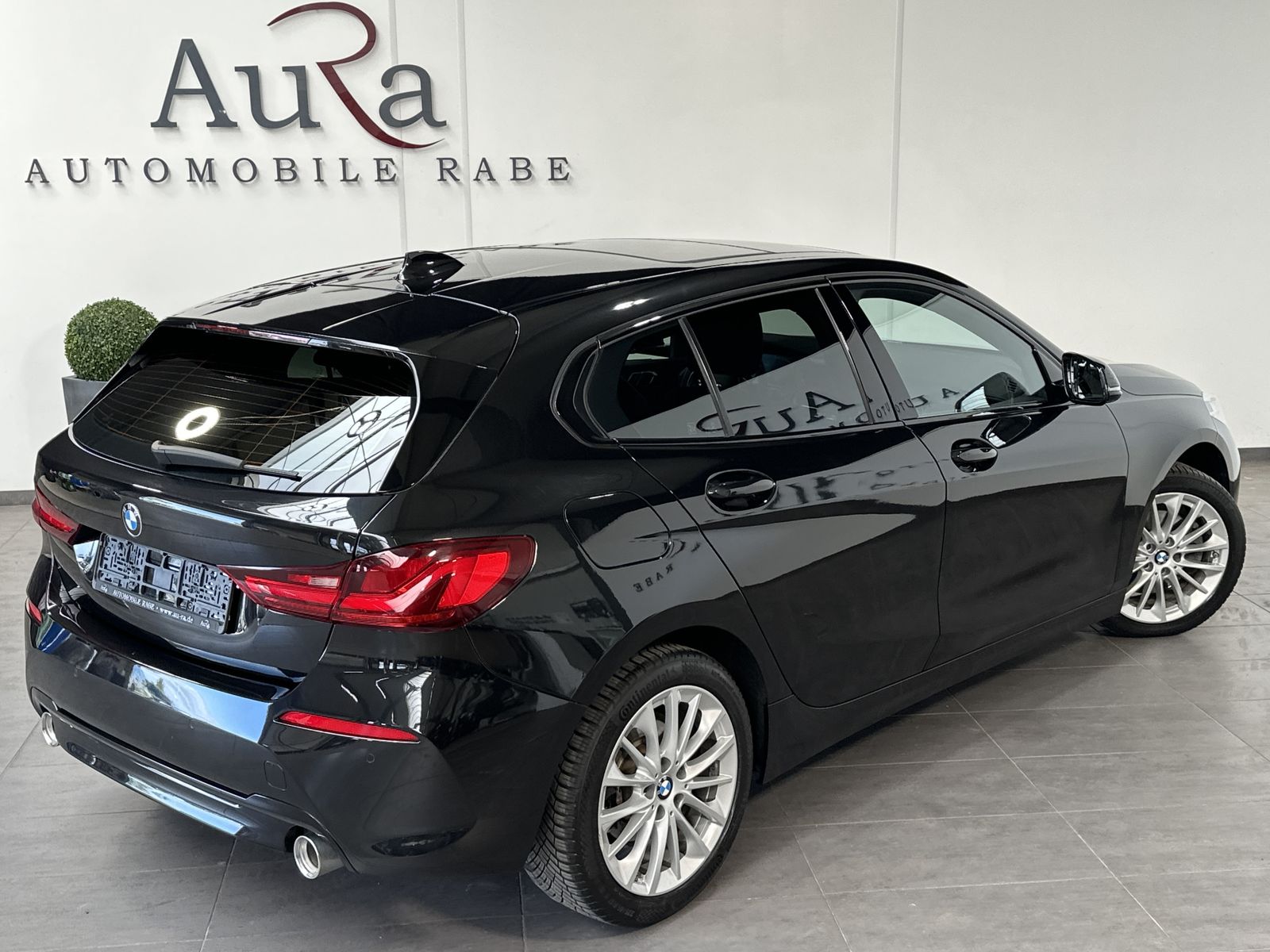 Fahrzeugabbildung BMW 118d Sport-Line Aut. NAV+LED+PANO+SPIEGEL-PAKET