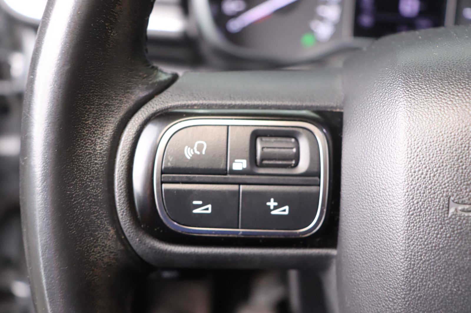 Fahrzeugabbildung Citroën C3 * LED * Navi * Keyless * 8-fach