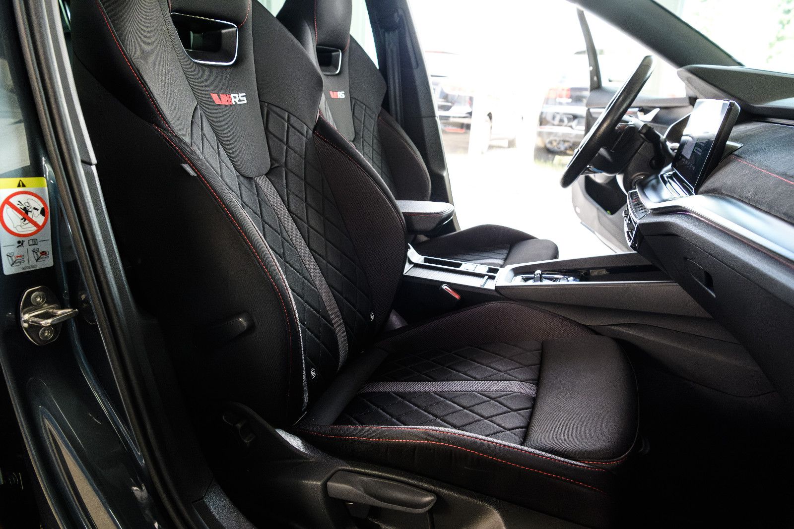 Fahrzeugabbildung SKODA Octavia 2.0 TSI DSG RS COMBI NAVI/ACC/AHK/SZH