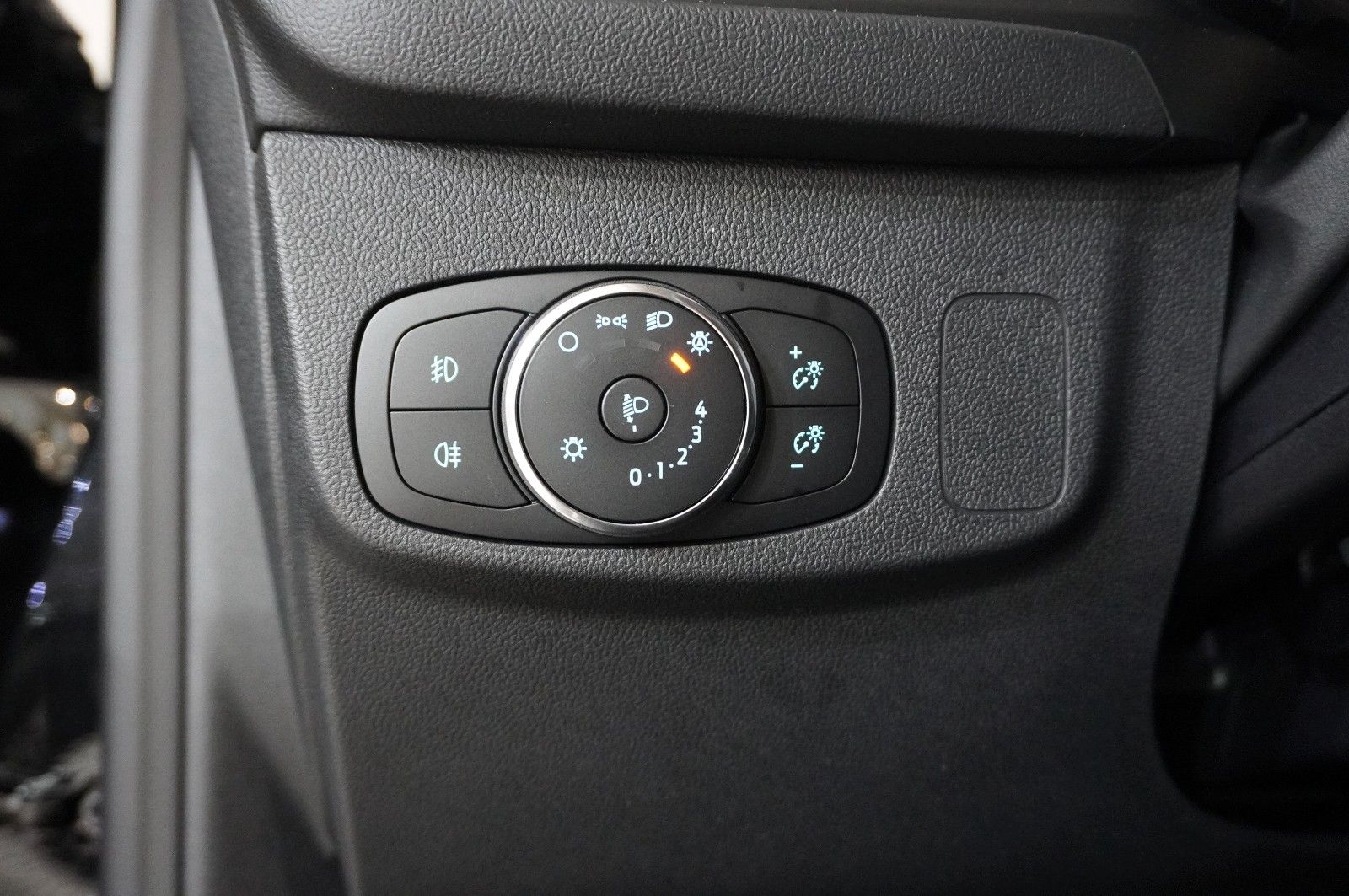 Fahrzeugabbildung Ford Focus Turnier 1.5D COOL & CONN NAVI/LED/SPORT/SH