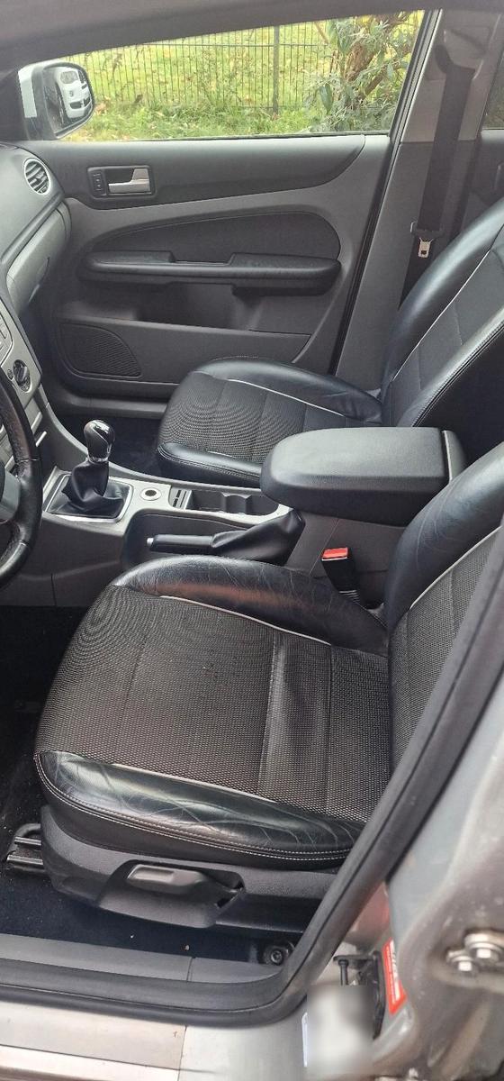 Ford Focus 2009 — photo 10