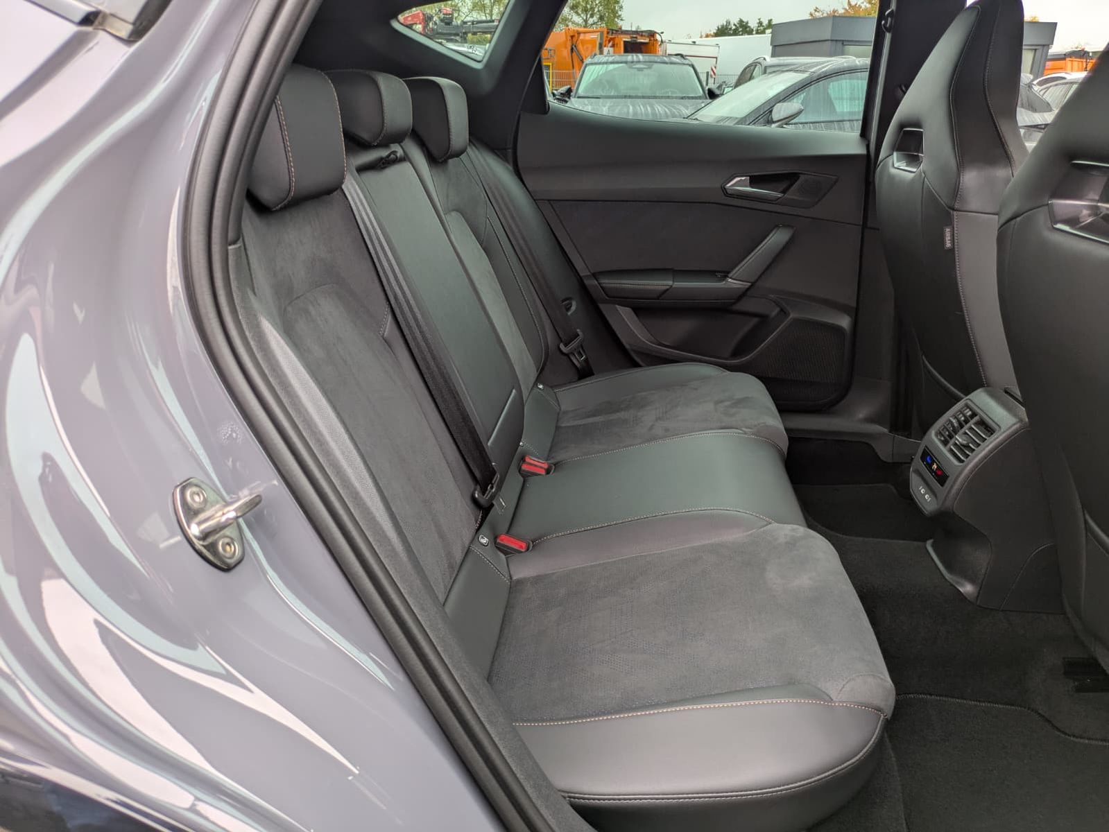 Fahrzeugabbildung CUPRA Formentor 1.5 eTSI PANO*MATRIX*SENNH.*DINAM*360°