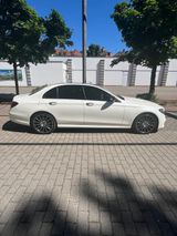 Mercedes-Benz Mercedes Benz E 220d - AMG Line - mit Diesel-Antrieb: Mercedes AMG