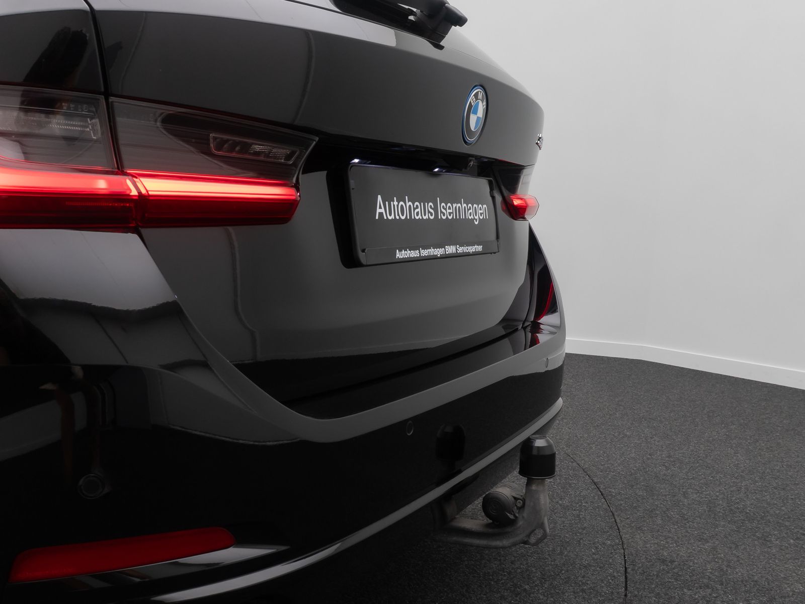 Fahrzeugabbildung BMW 330e Kamera DAB Stop&Go AHK Sport Fernlichtassis